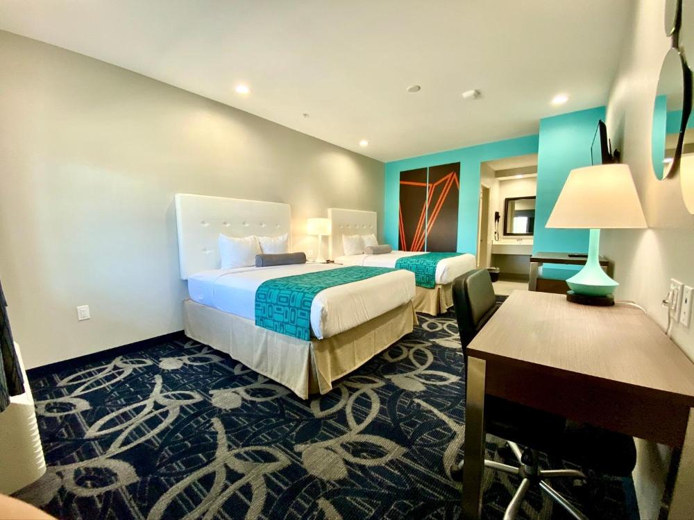 Queen Room with Two Queen Beds - Mobility Access/Non-Smoking interior