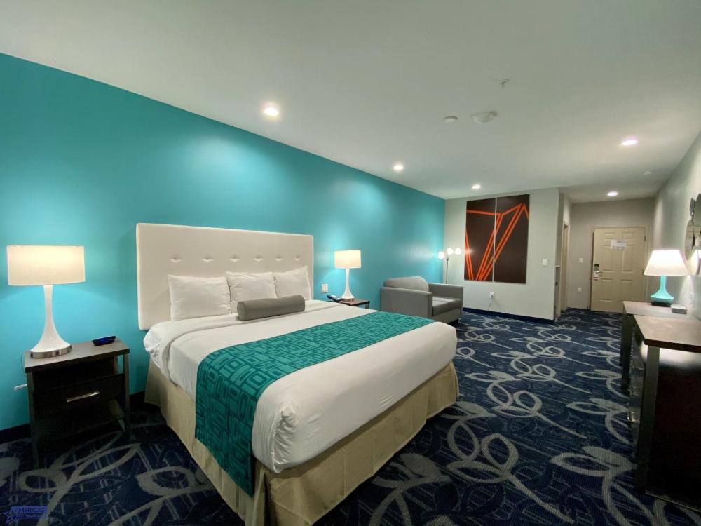 King Room - Non-Smoking interior